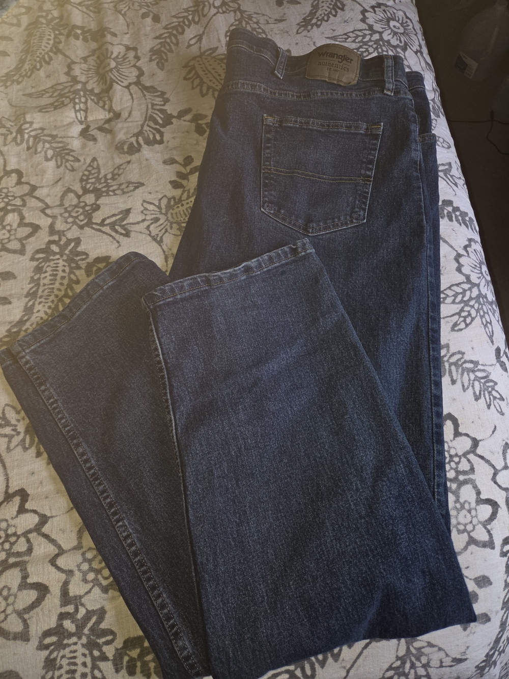 Wrangler Men's Relaxed Fit Jeans - Dark Blue Denim